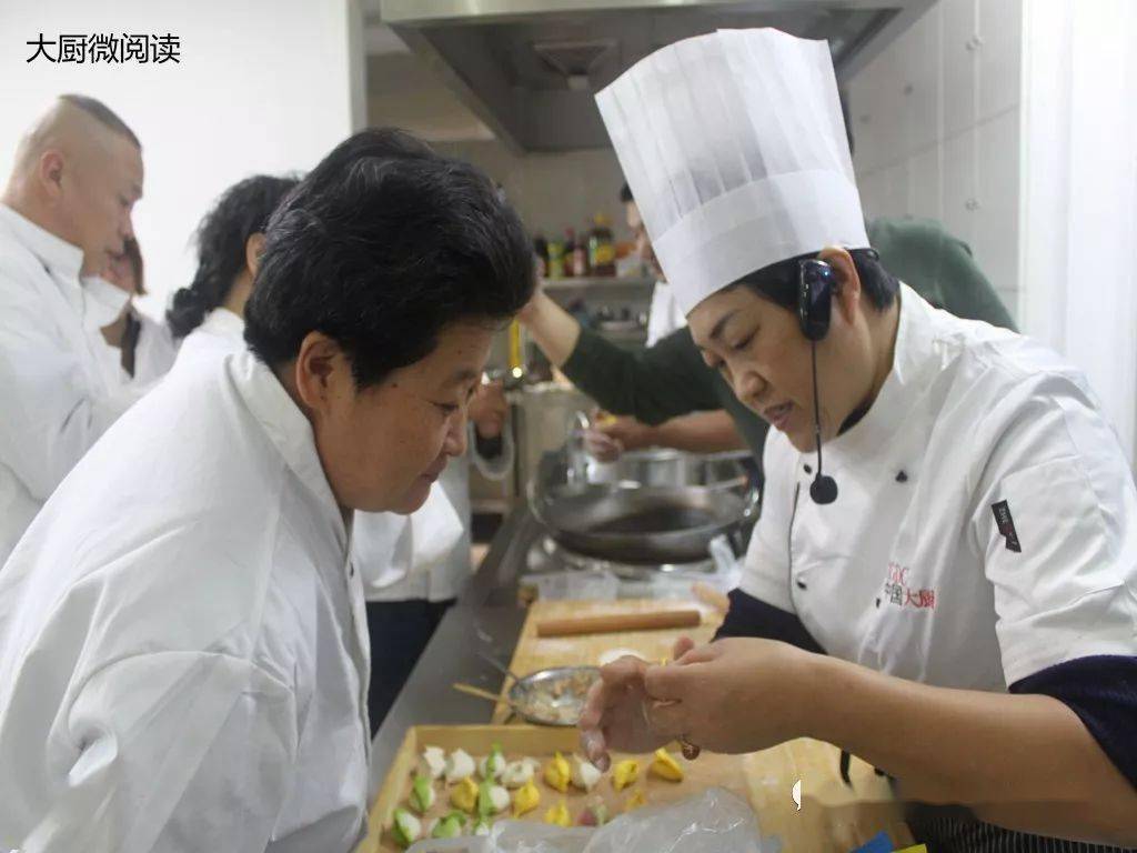 西点师的职业困境与挑战——为何越来越多的西式糕点师傅选择改行？