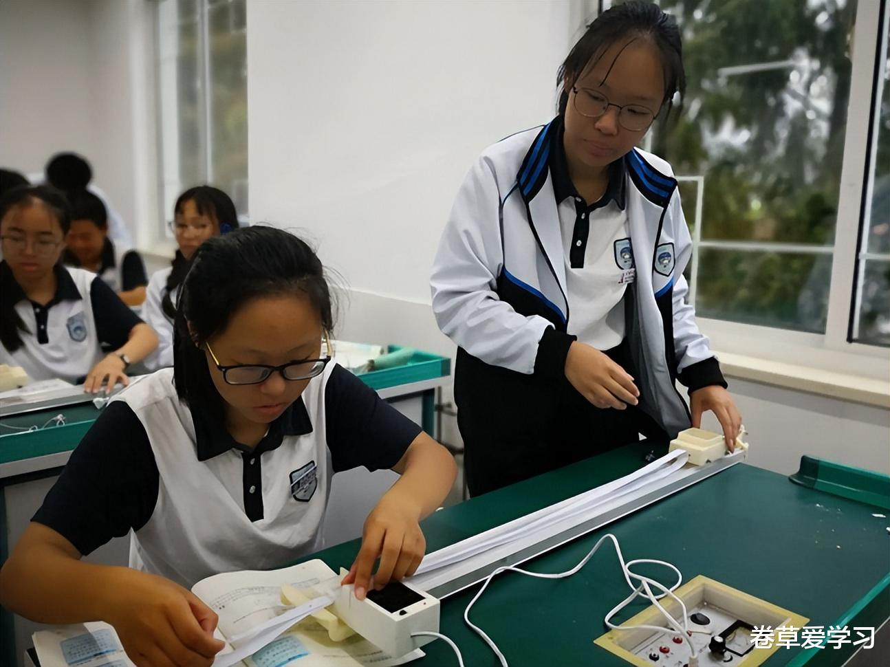 高中物理与历史，探究学科难度之差异