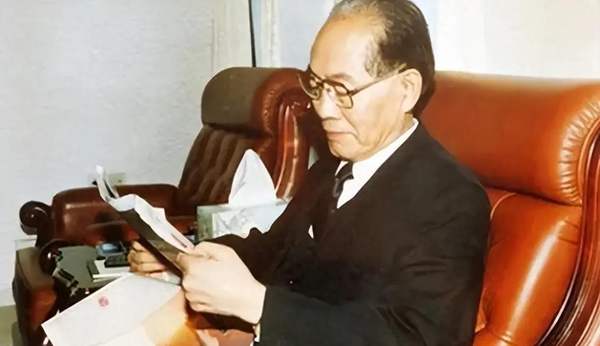 严少龄个人资料，探索一位杰出人才的生平和成就
