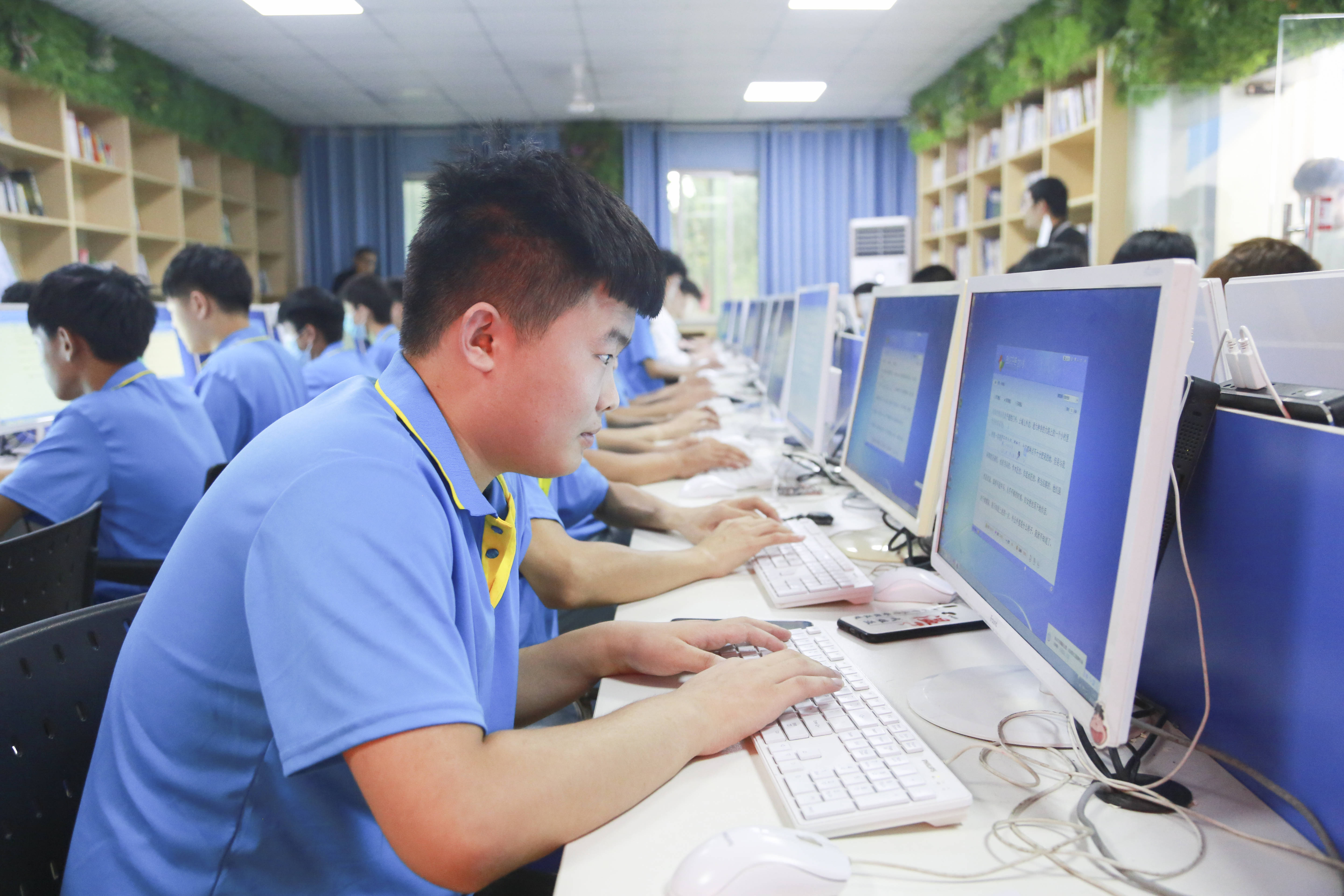 专业学校——培养高素质人才的摇篮