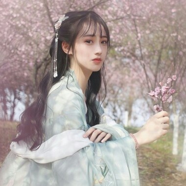 北方有佳人，一笑倾人城