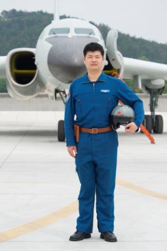 空军飞行员，翱翔天际的英勇战士