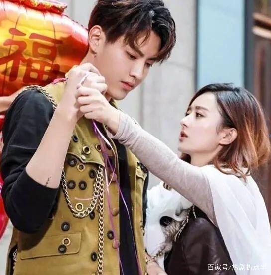 吴亦凡赵丽颖同居几年{