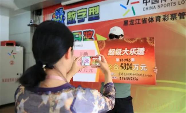 守号，每期必买，期待幸运的降临女人买彩票的6大忌{